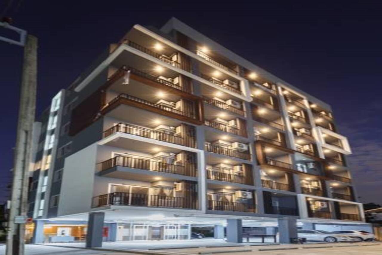 Q Space Residence Bangkok Dış mekan fotoğraf