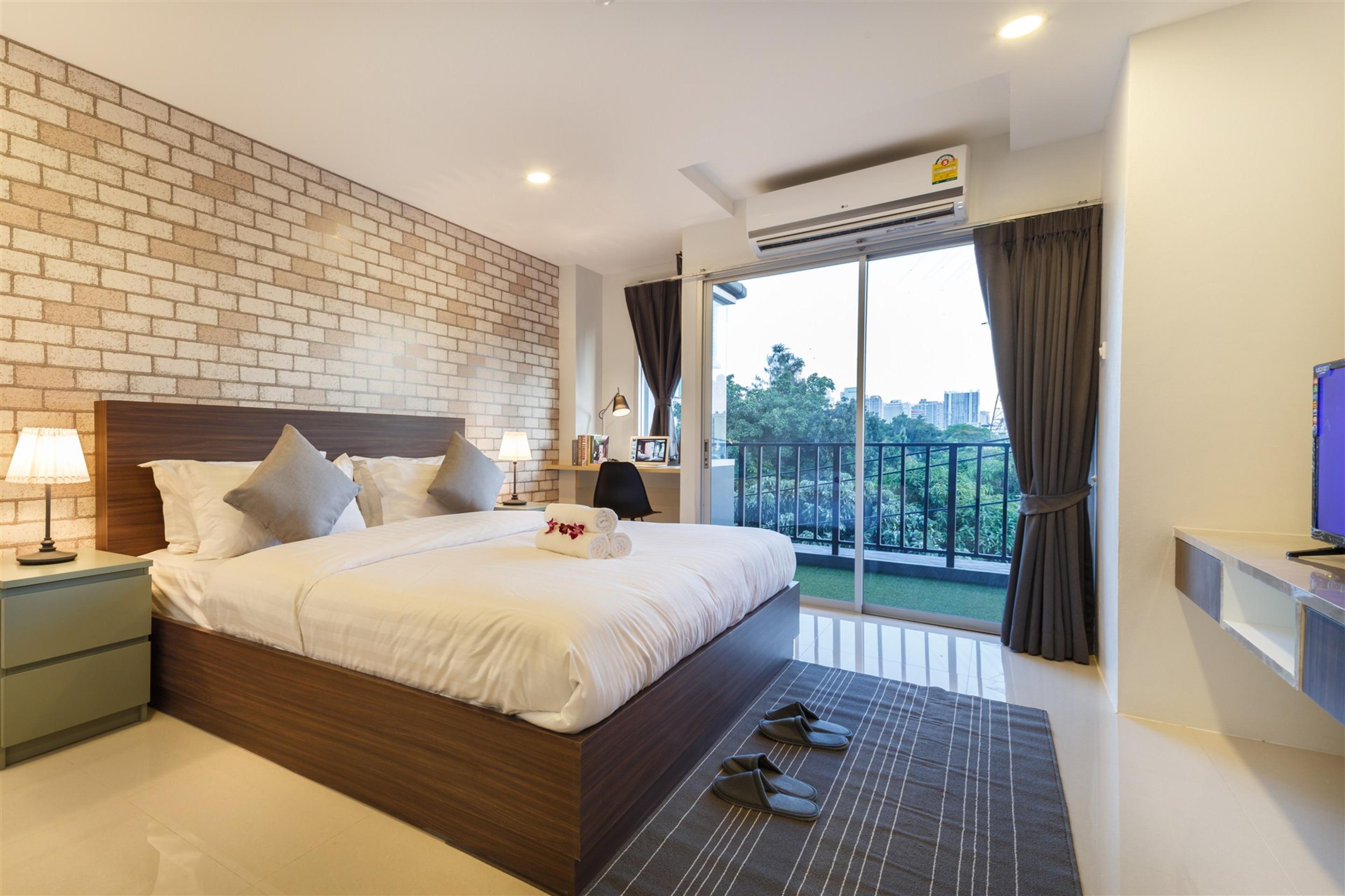 Q Space Residence Bangkok Dış mekan fotoğraf