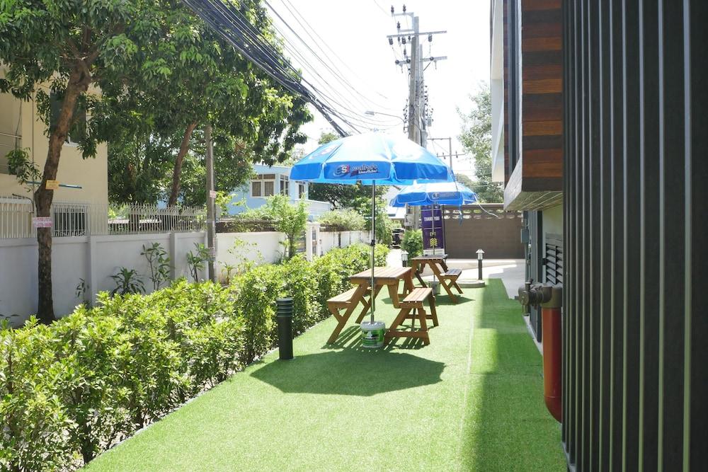 Q Space Residence Bangkok Dış mekan fotoğraf